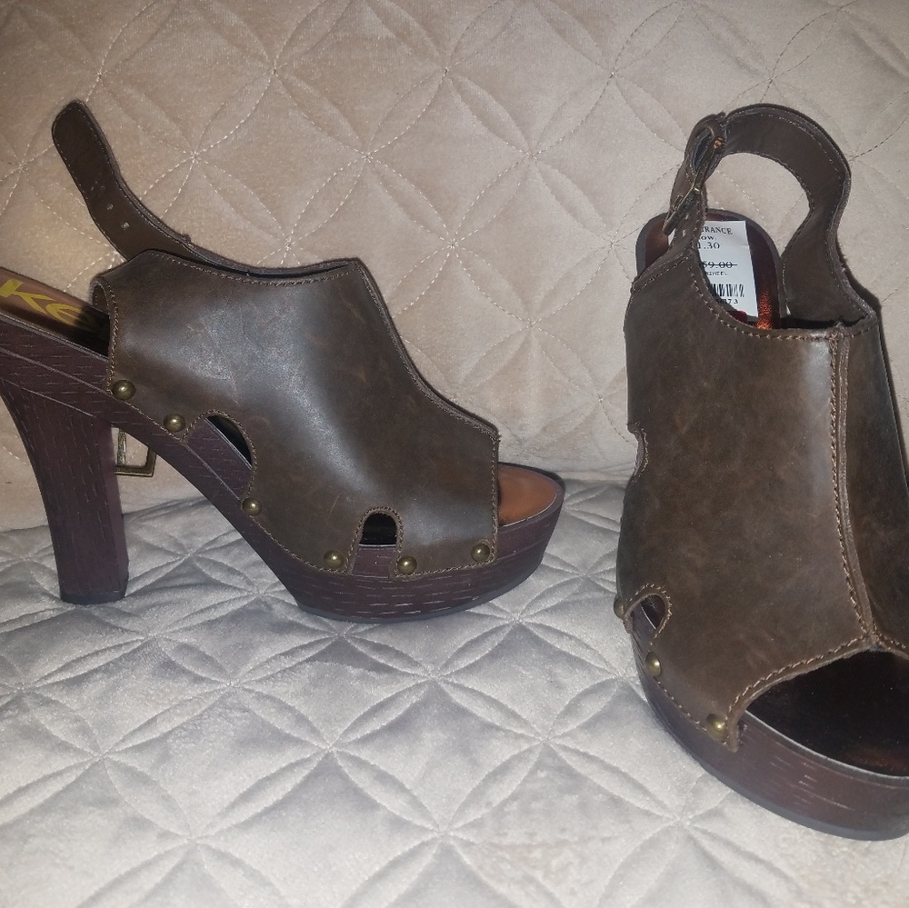 Shoes - Picture 3 of 4